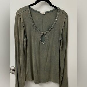 POL Green Taupe Ribbed Knit Top, studded. Size Medium